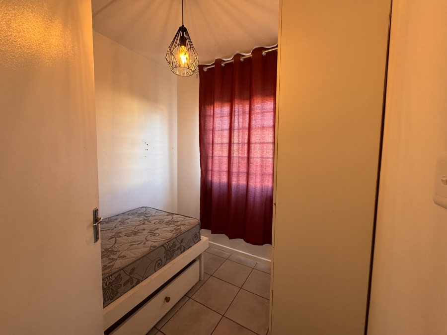 To Let 2 Bedroom Property for Rent in Guldenland Western Cape